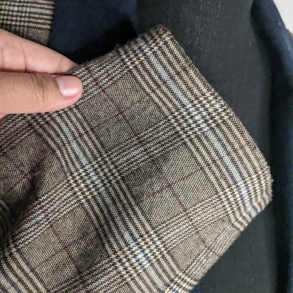 Daniel Cremieux Plaid Blazer with Navy Accents - Picture 2 of 12